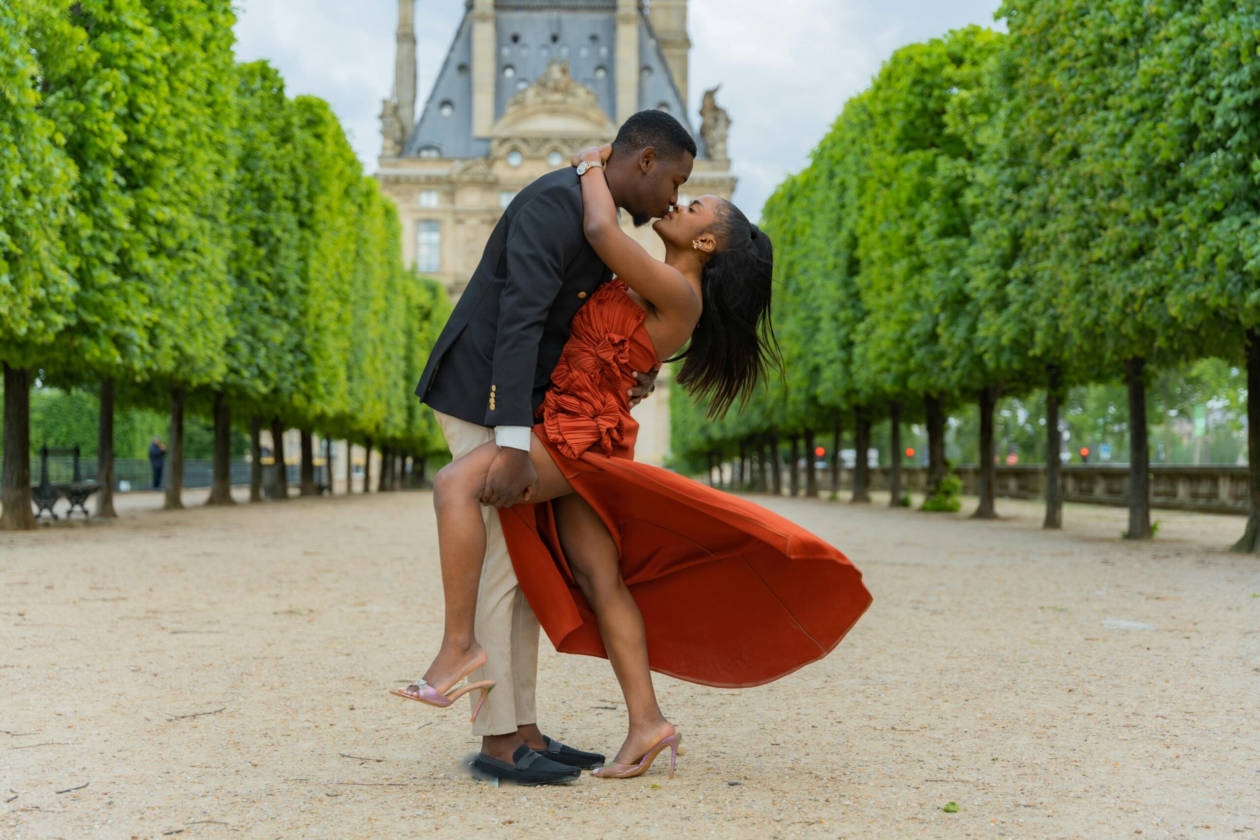 Romantic couple in Paris garden, best romantic places in Europe for Valentine’s Day for couples.